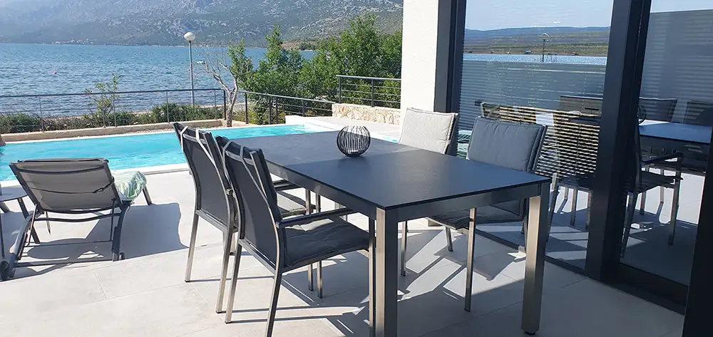 Esstisch Terrasse Wohnung Adrian