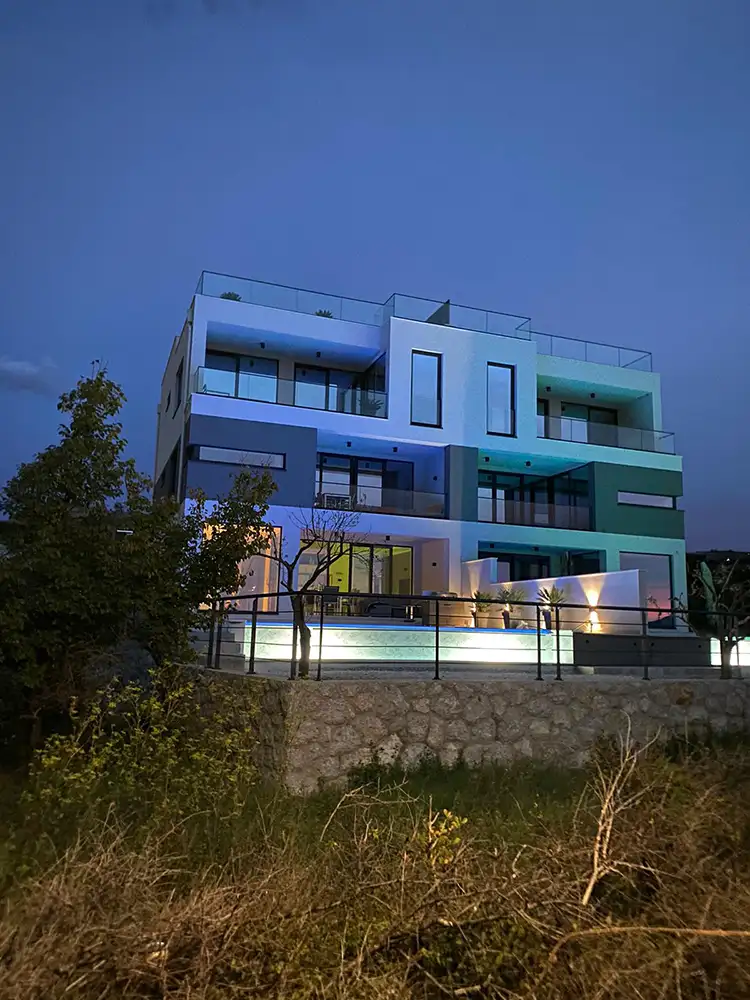 Villa im Abendlicht Wohnung Adrian