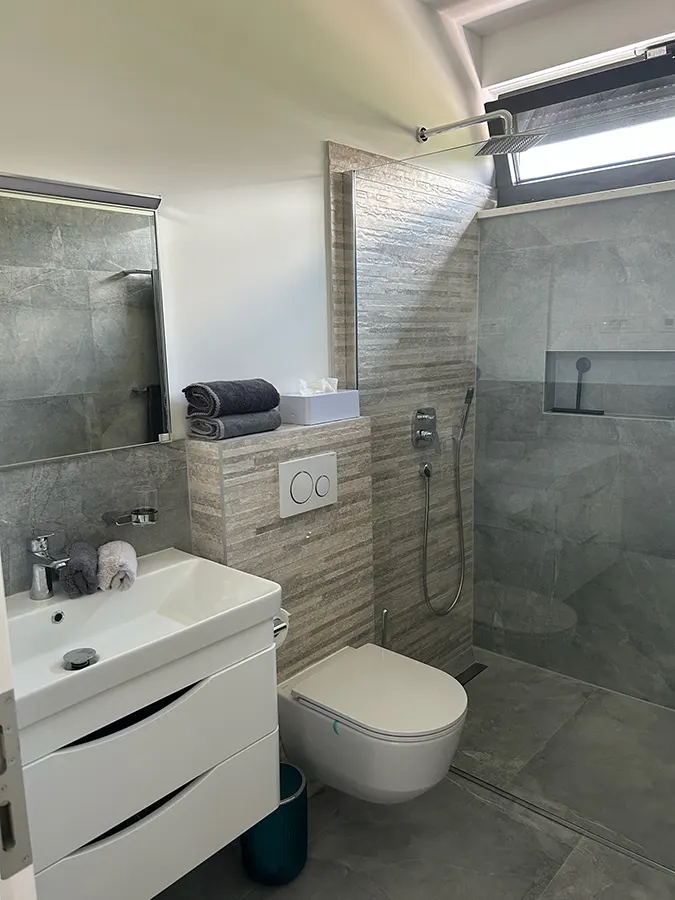 Badezimmer 1 mit Dusche