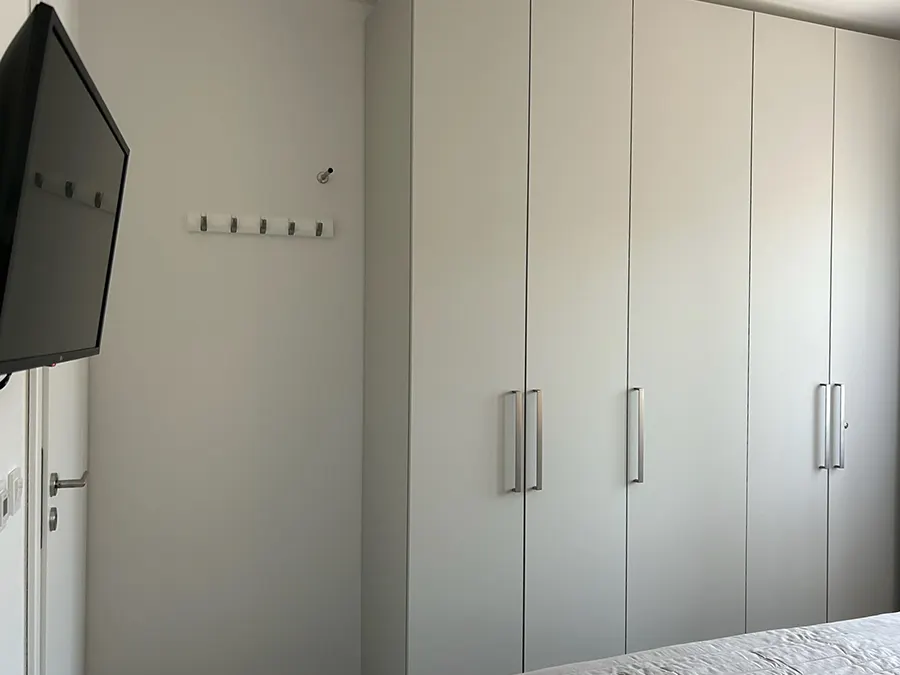 Kleiderschrank