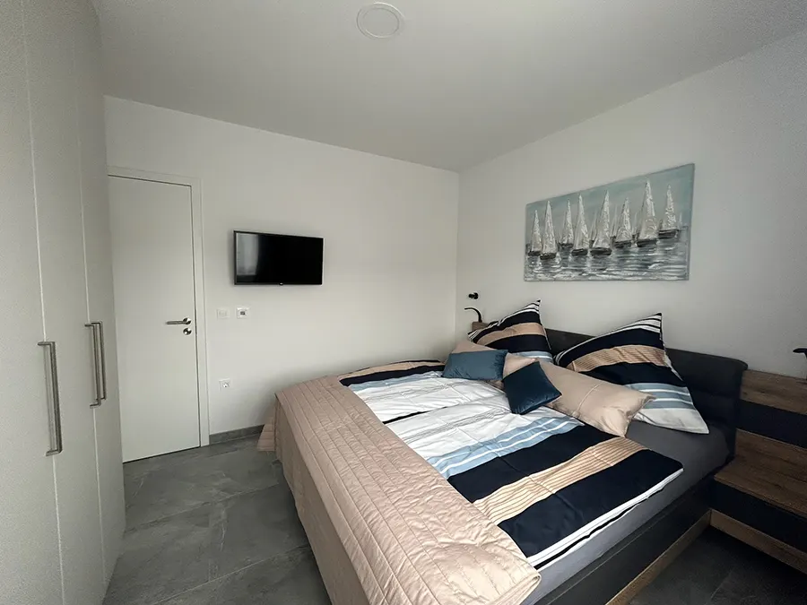 Schlafzimmer 2 mit TV