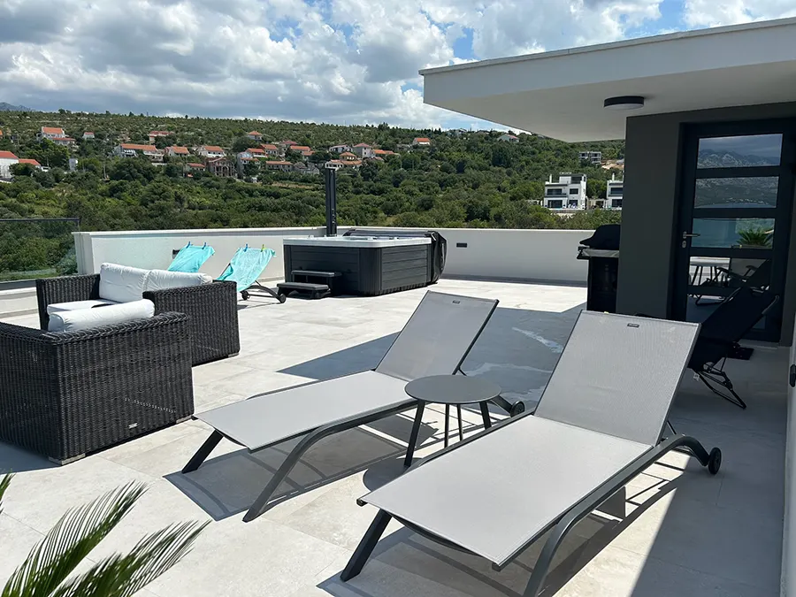 Terrasse mit Liegen